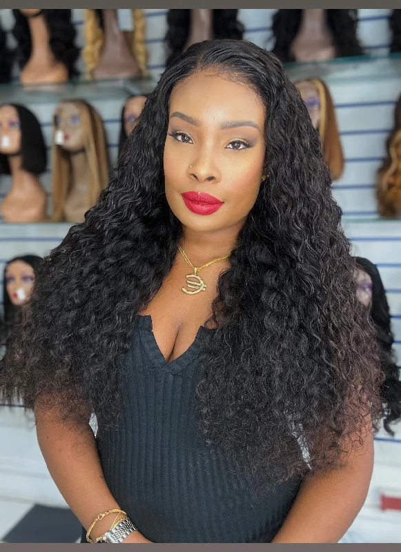 Lace wig with a straight texture for a sleek and minimalist lookLACE ATAYLA 24