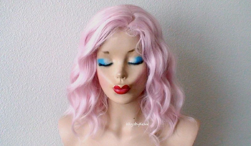 Colored wig with a middle - part for a classic and elegant style16" Pastel Pink Short Wavy Hairstyle Wig