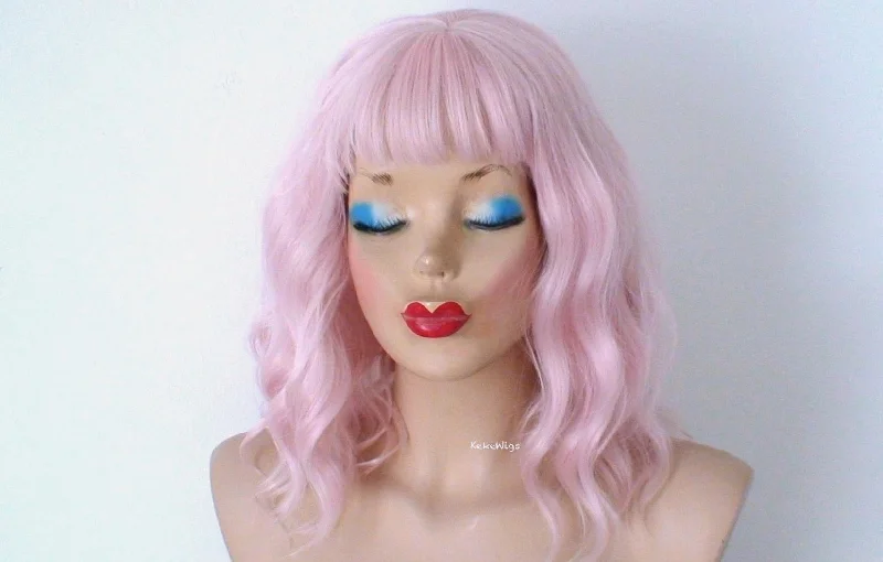 Colored wig with a silk - base cap for a comfortable and smooth feel16" Pastel Pink Short Wavy Hair with bangs Wig