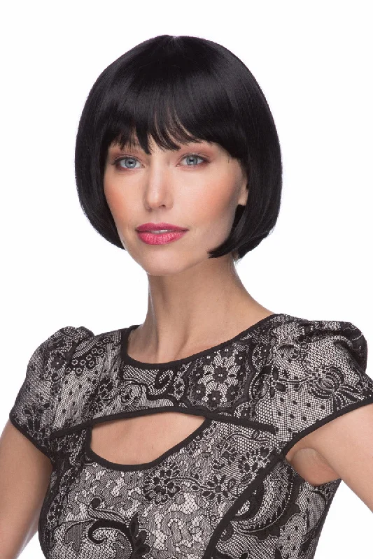 Short wig with a blunt bob cut for a modern and sleek stylePetit <br>Synthetic Wig